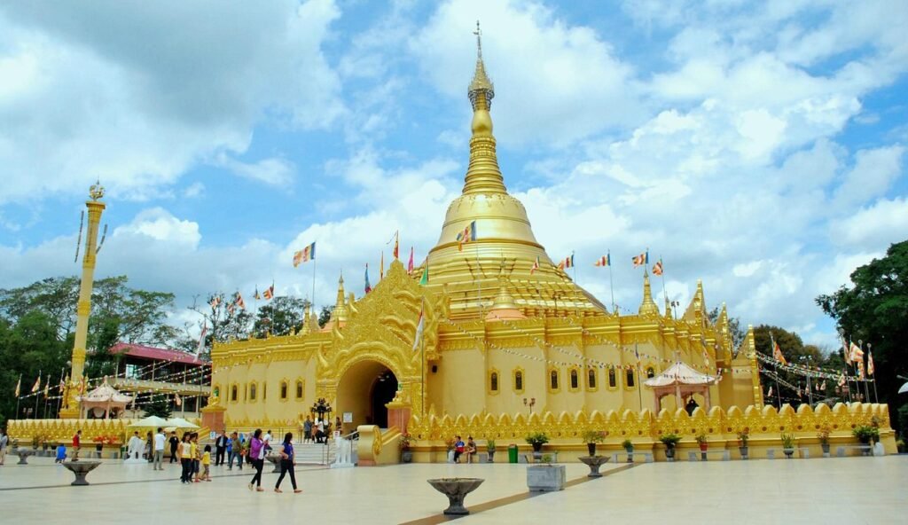 Taman Alam Lumbini Menikmati Keindahan dan Kedamaian di Pagoda Tertinggi Indonesia