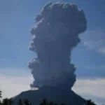 Letusan Gunung Ibu Dinihari Menghasilkan Awan Abu Setinggi Empat Kilometer