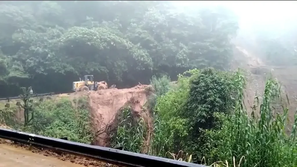 Mengatasi Dampak Banjir dan Tanah Longsor di Kota Padang