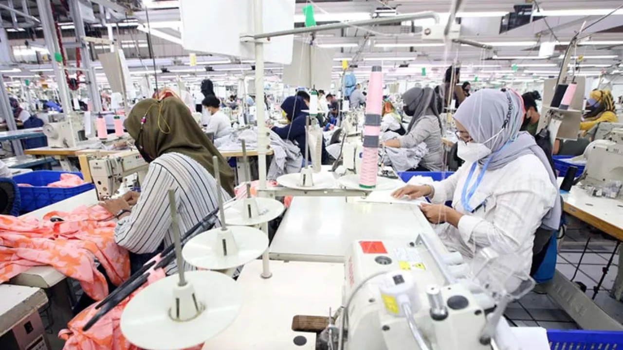 Sedih Tak Terbendung Setelah Di PHK, Industri Tekstil Sudah Memecat Ribuan Tenaga Kerja